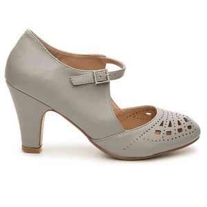 Journee Collection Elsa Pump